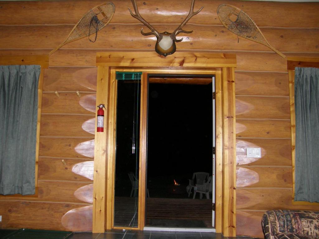 Yoho Chalets Vila Golden Quarto foto